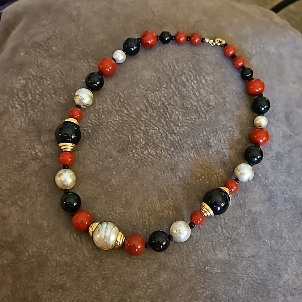 VTG AVON 1990 East Side Style Acrylic Beaded Necklace